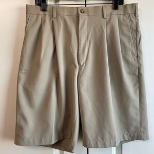 Men’s pro tour golf shorts from Belks. Size 36.